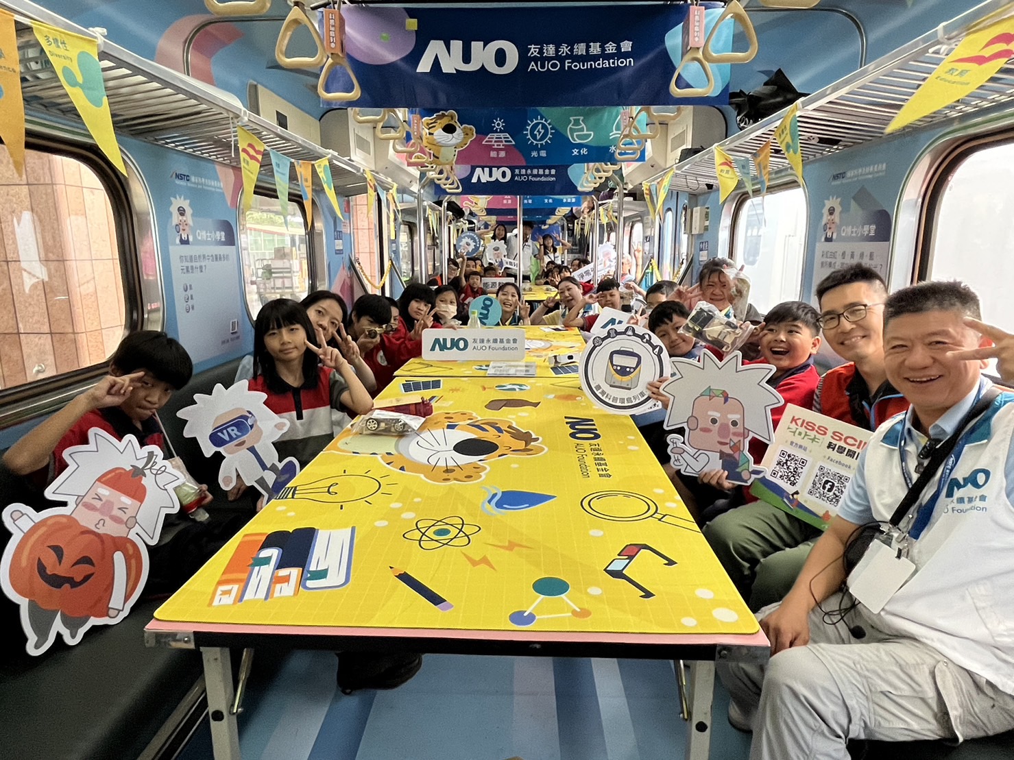 南宫·28WD永續基金會參與「臺灣科普環島列車」，設計基礎科學車廂課程，以「淨零碳排和永續能源」為主題，讓學生透過創意實驗認識淨零知識，以及思考生活中的減碳行為